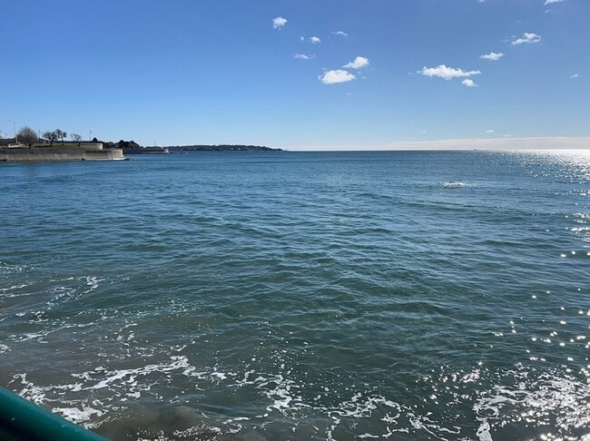 Building Photo - 300 Lynn Shore Dr