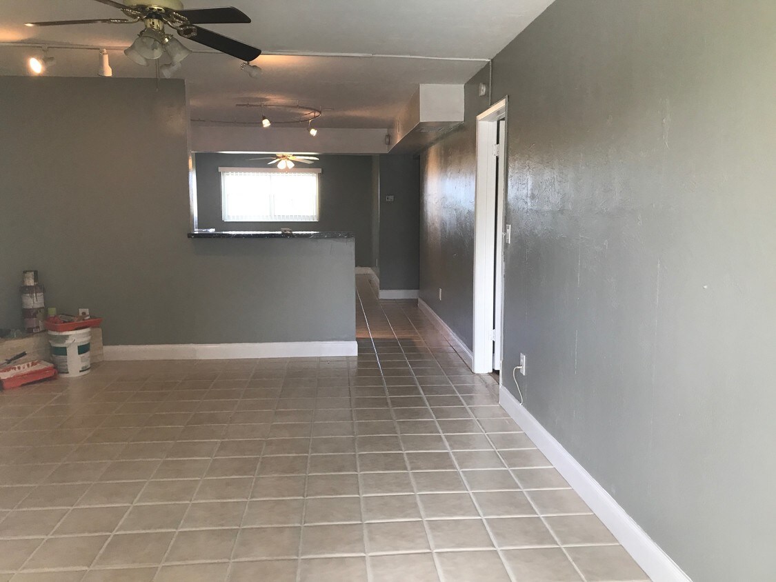 Primary Photo - 2115 NE 37th Dr