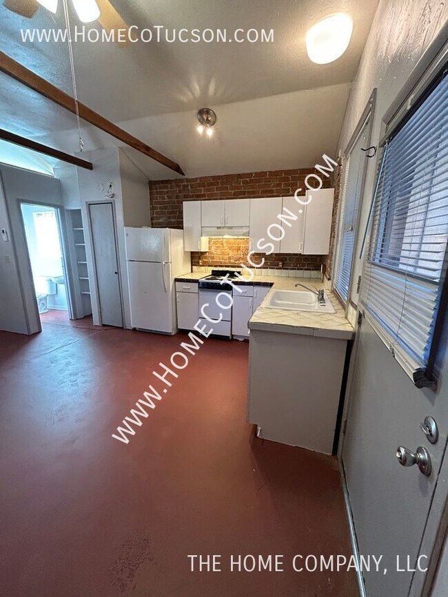 Building Photo - 222 E 4th Street- **Coming Soon: Stand-Alo...