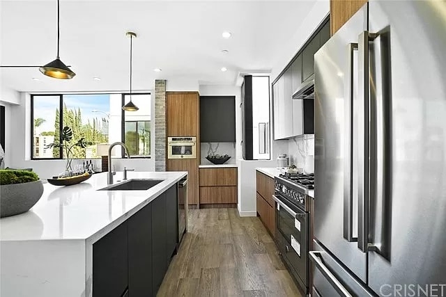 Building Photo - 5061 Laurel Canyon Blvd