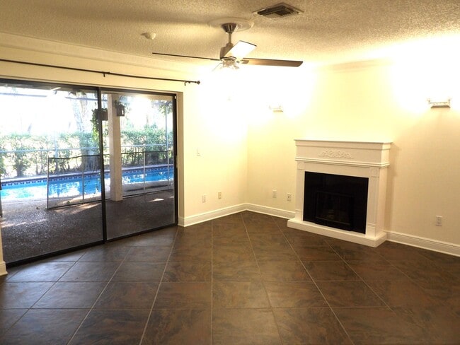 Foto del edificio - 4045 Birchwood Dr