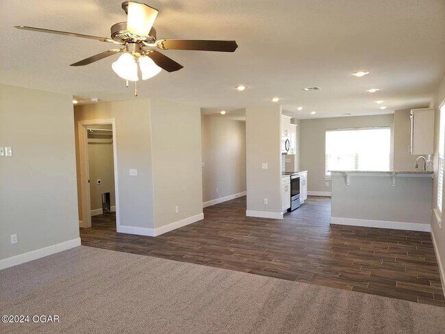 Foto del edificio - 2205 S Pearl Ave