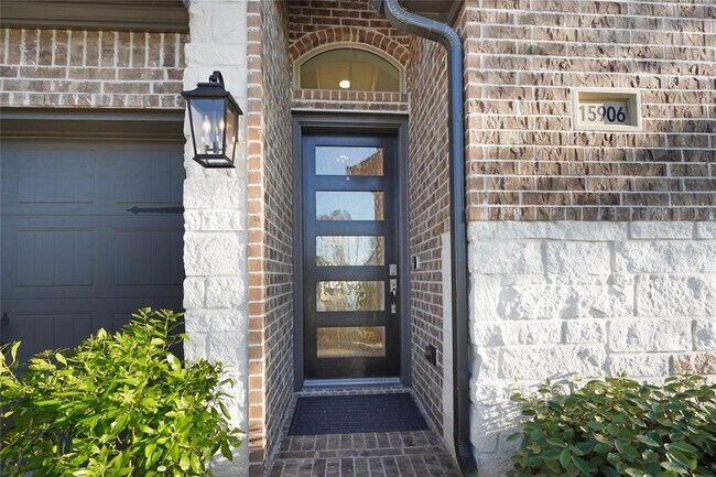 Foto del edificio - 15906 Golden Trails Ct