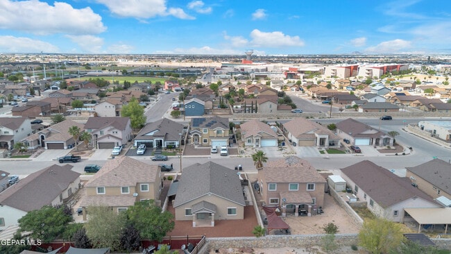 Foto del edificio - 14350 N Cave Dr