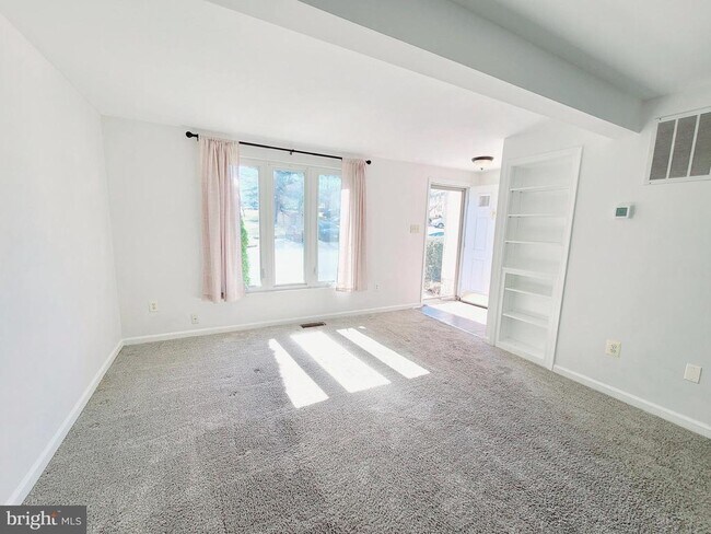 Foto del edificio - 5584 Talbot Ct