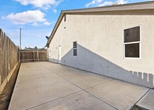 Building Photo - 2111 W Merritt Ave