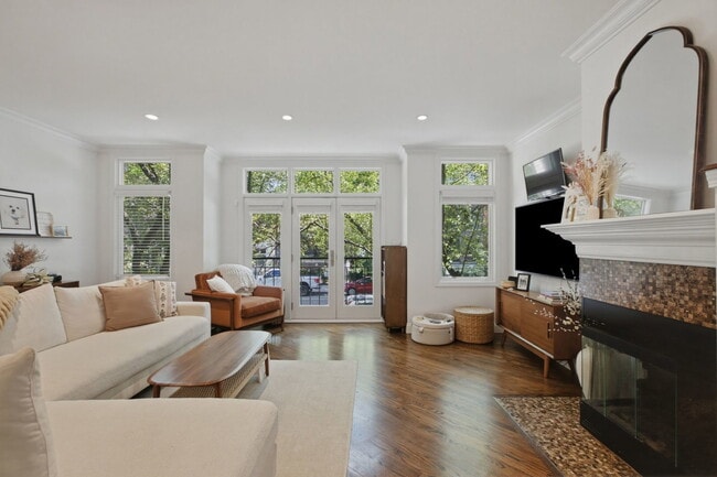 Foto del edificio - 2718 N Southport Ave