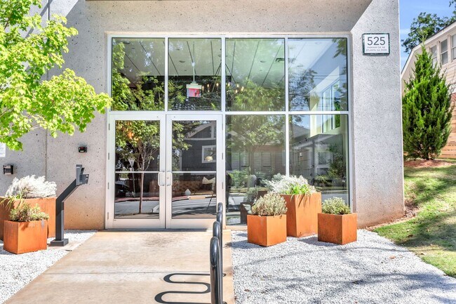 Foto del edificio - Stunning Midtown 1 BED 1 BATH