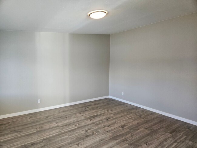 Building Photo - 2 Bed 1 Bath Home In Denver.