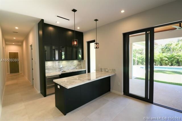 Foto del edificio - 4715 Bay Point Rd