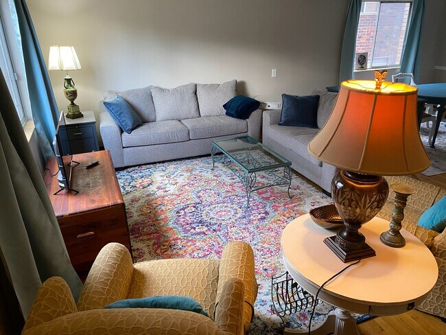 Foto del edificio - 1755 Cromwell Dr