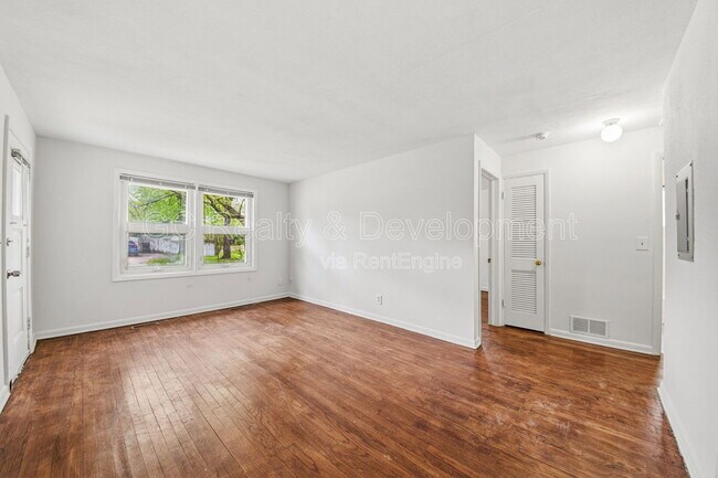 Building Photo - 913-913 3rd St