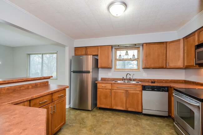 Foto del edificio - 8505 Goldfinch Way