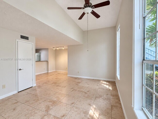 Foto del edificio - 1275 Crystal Way