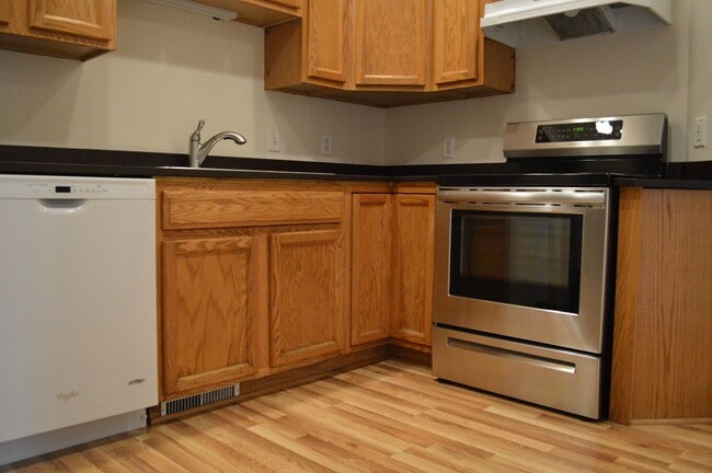 Building Photo - 1512
