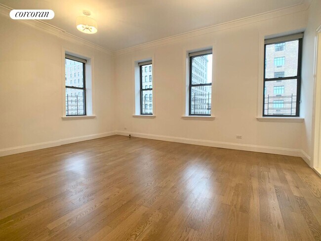 Building Photo - 101 E 75th St