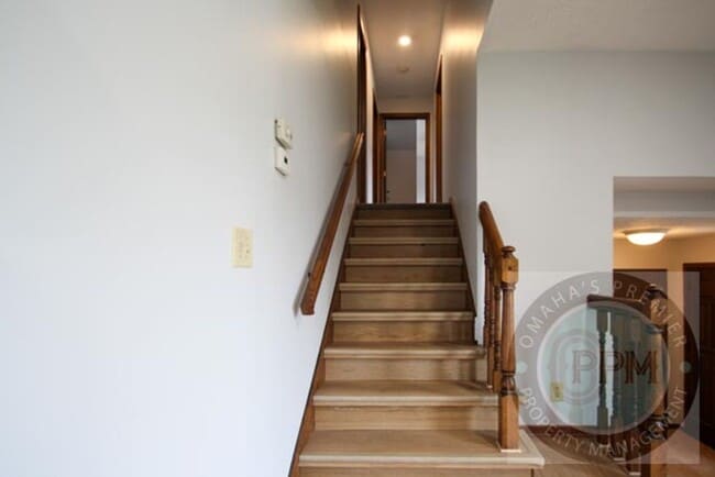 Photo - 3Bd/4Ba in Omaha, NE | Cul-de-sac House