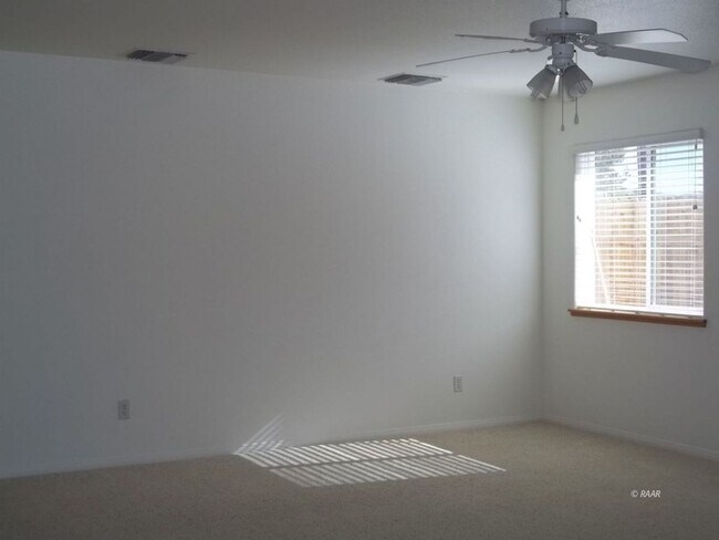 Foto del edificio - Charming 3 Bed, 2 Bath Rental with Convenient Features - $1,500 Deposit