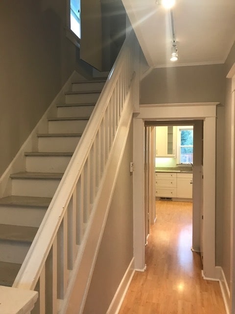 Building Photo - Lovely 1910 home in SE!  Welcoming Front P...