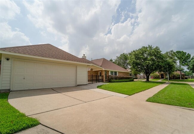 Building Photo - 9126 Newburgh Dr