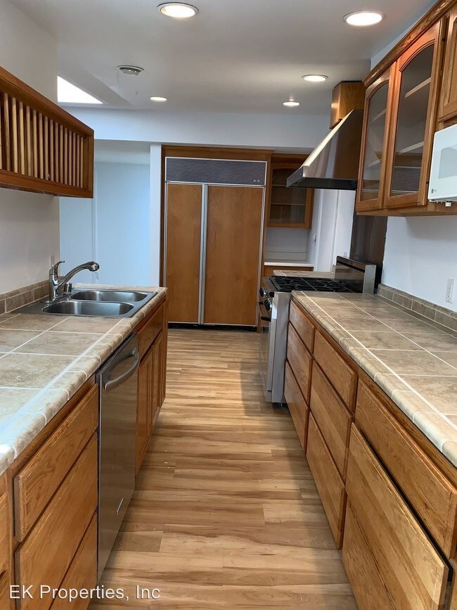 Building Photo - 1 br, 1 bath Apartment - 345 Andrew Ave.