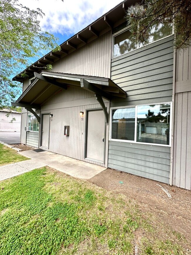 Foto del edificio - 1632 SW Lava Ave