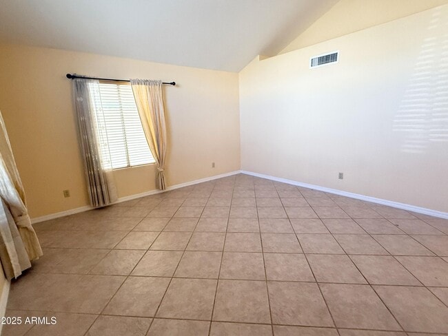 Foto del edificio - 694 N Longmore St