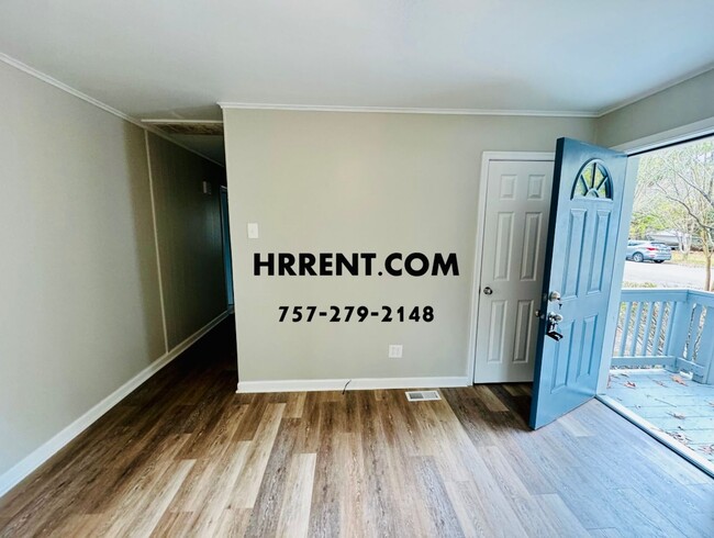 Building Photo - Amazing Newly Renovated 3 Bedroom 1 Bathro...