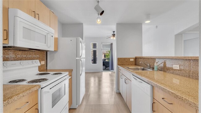 Building Photo - 533 NE 3rd Ave