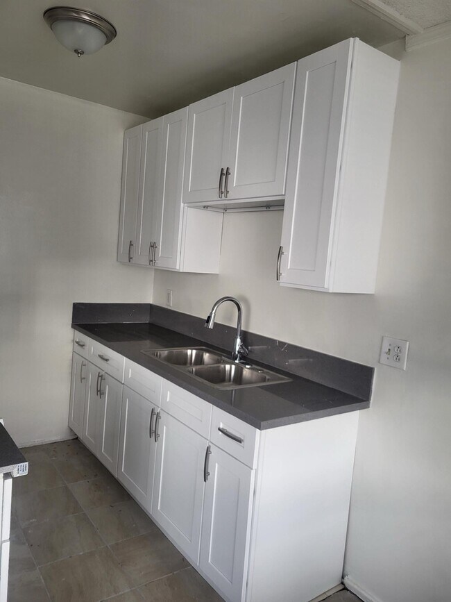 Foto del edificio - 4542 W 17th St