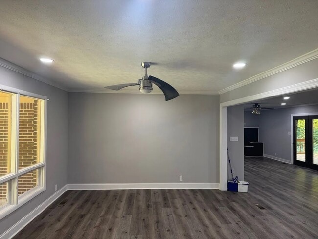 Building Photo - 200 Mountain View Dr