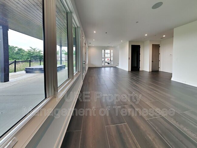 Building Photo - 6006 Hill Cir Dr