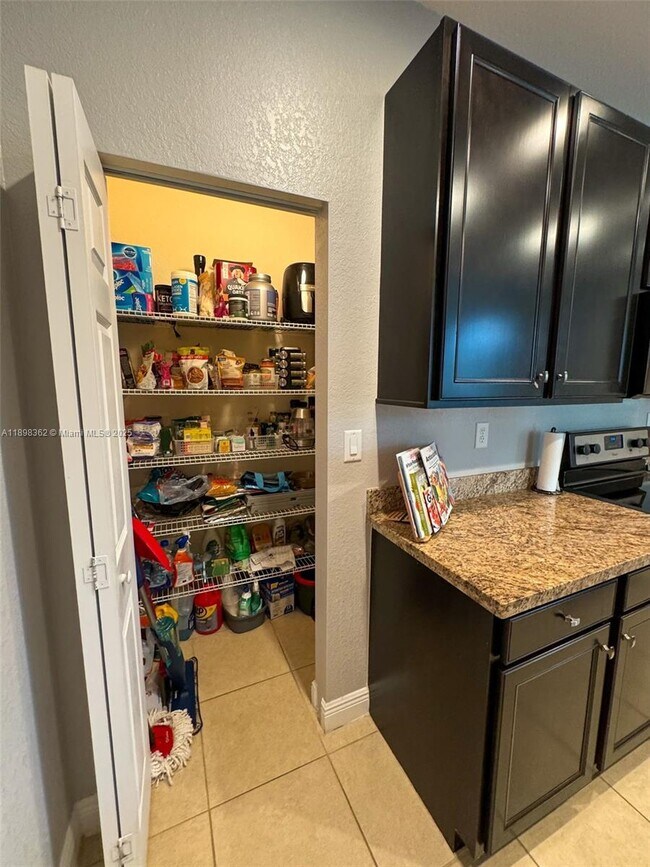 Foto del edificio - 1006 SW 147th Ave