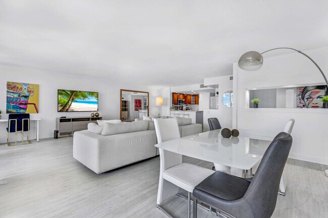 Foto del edificio - 1717 N Bayshore Dr