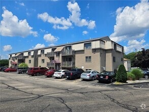 Building Photo - 8 Village Ct
