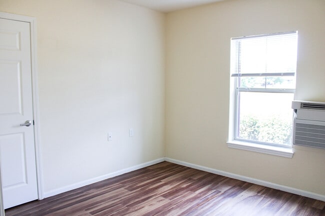 Building Photo - Willow Glen Senior