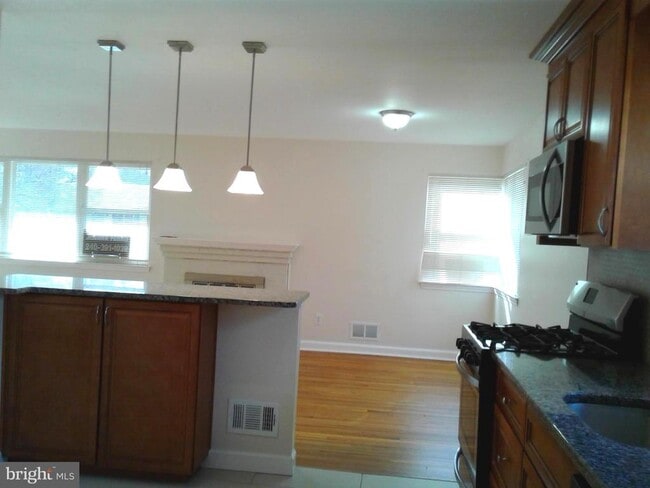Building Photo - 6707 Forest Hill Dr