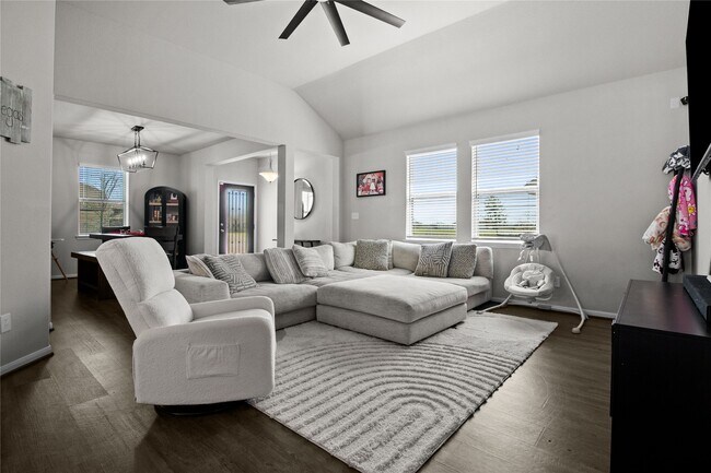 Foto del edificio - 622 Little Cypress Ln