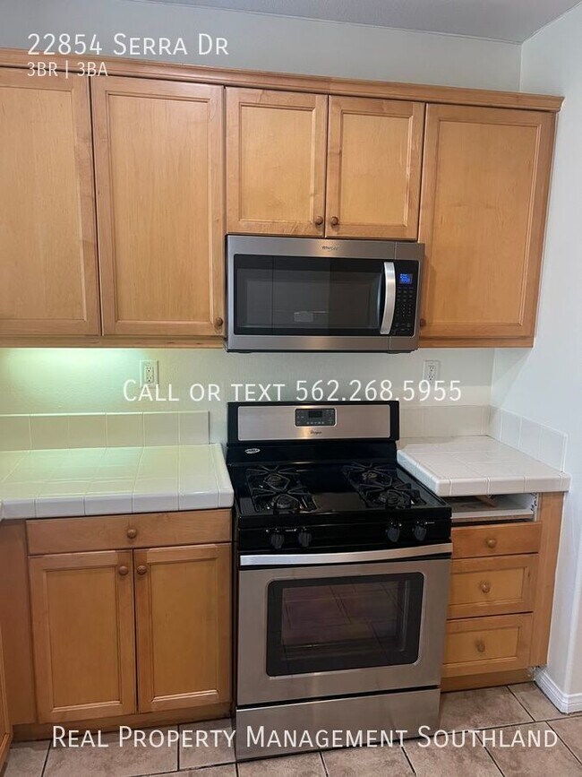 Foto del edificio - 3 Bedroom/ 2.5 Bath Spacious Home in Gated...