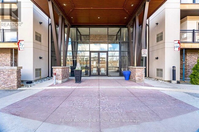 Building Photo - 128 Garden Dr