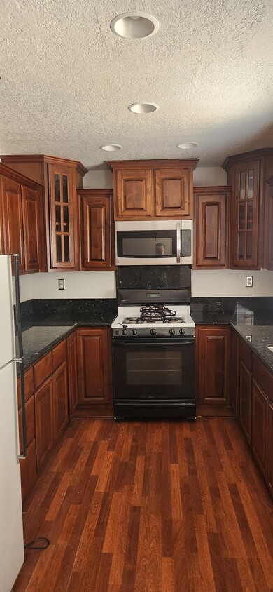 Primary Photo - 157 E Hamilton Ave