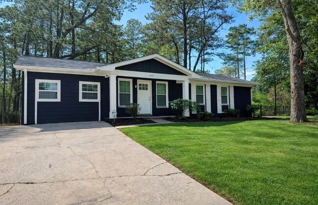Building Photo - 1551 Pine Glen Cir