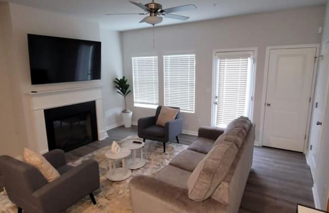 Building Photo - Room in Townhome on Shaffer Ct