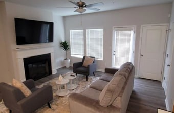 Building Photo - Room in Townhome on Shaffer Ct