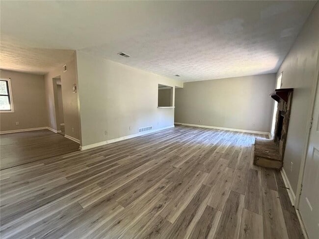 Foto del edificio - 1386 Williamsburg Ln
