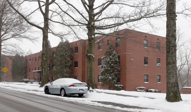 Building Photo - 411 Hoodridge Dr