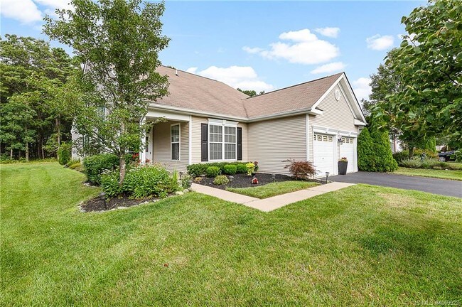 Building Photo - 320 Golf View Dr