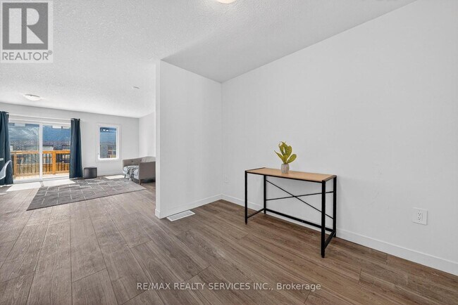 Photo du bâtiment - 95 Queensbrook Cres
