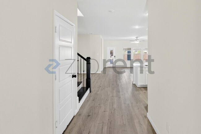 Building Photo - Unit