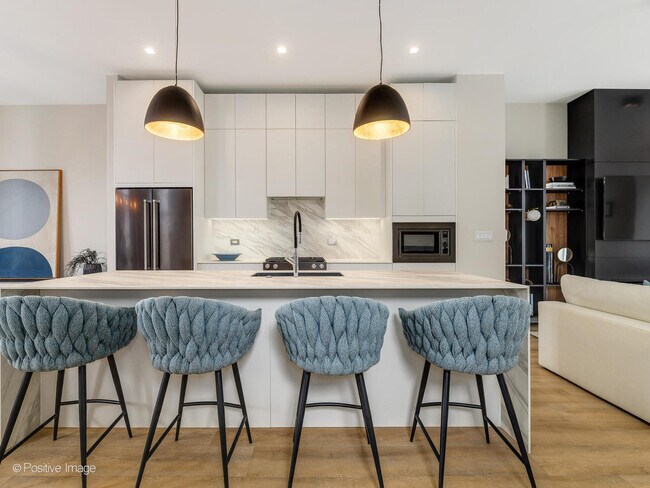 Foto del edificio - 4222 W Belmont Ave